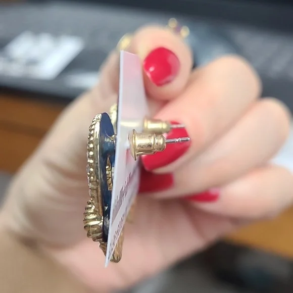 Vintage Gold-toned rhinestones earrings - Picture 9 of 16